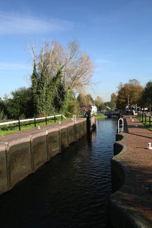 Kennet and Avon Canal, Aldermaston Lock